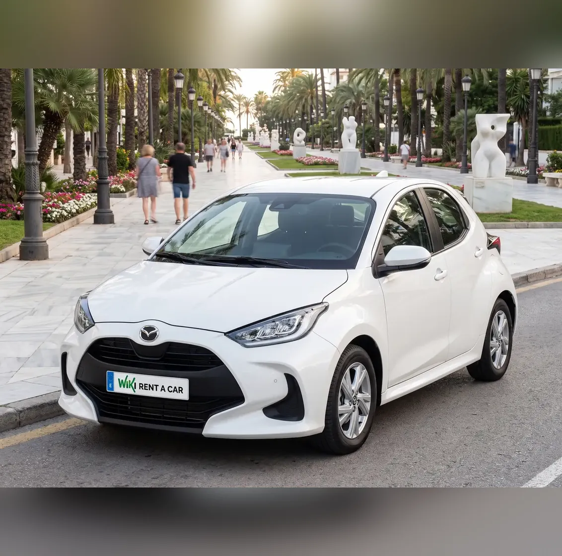 Mazda 2 híbrido de alquiler en Marbella en la Avenida del Mar