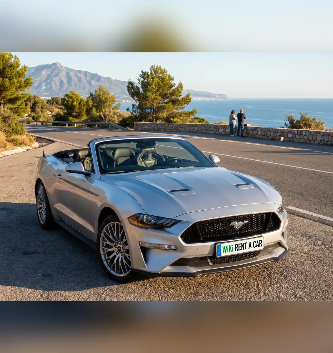 Ford Mustang cabrio de alquiler de lujo en Marbella en la carretera de la costa