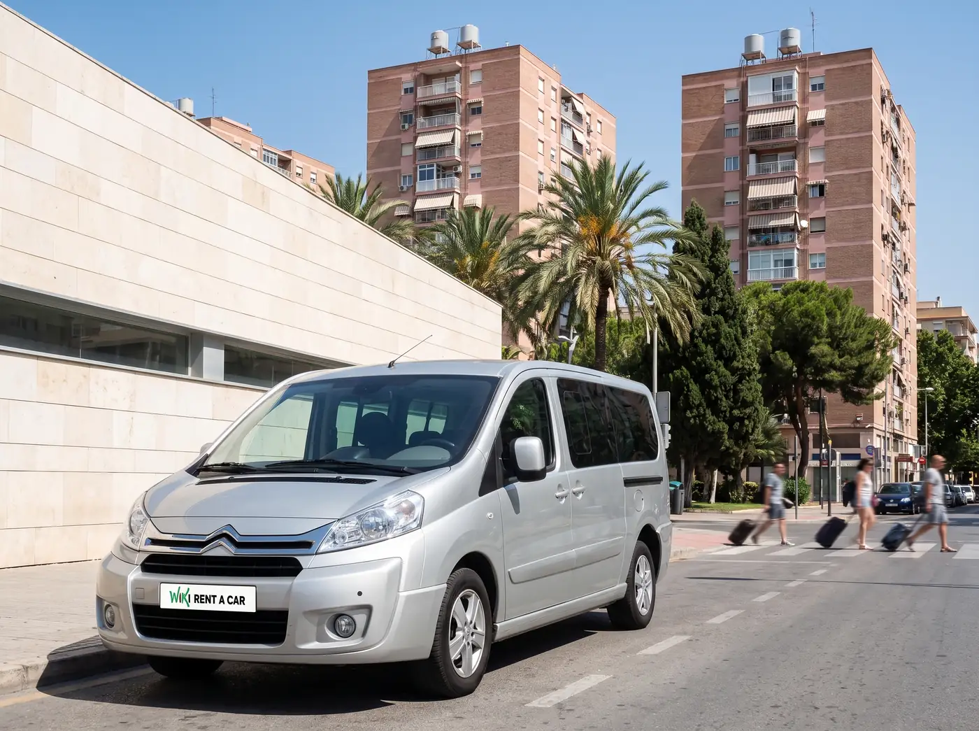 Citroën Jumpy de 9 plazas de alquiler junto a la estación María Zambrano de Málaga